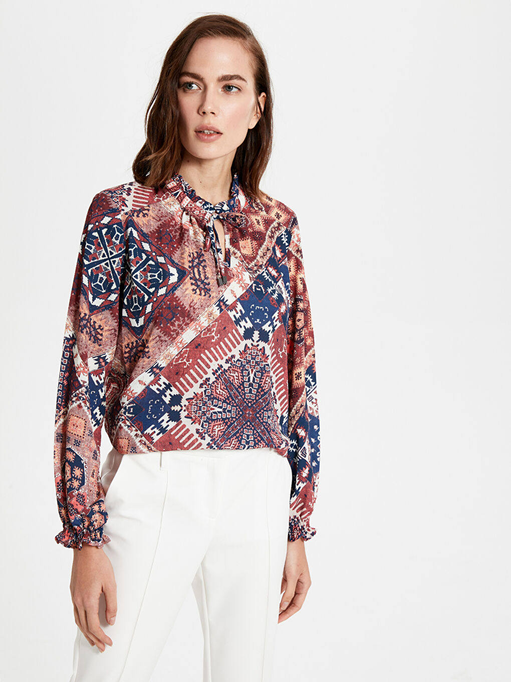 Kahverengi Desenli Fırfır Detaylı Uzun Kollu Kadın Bluz