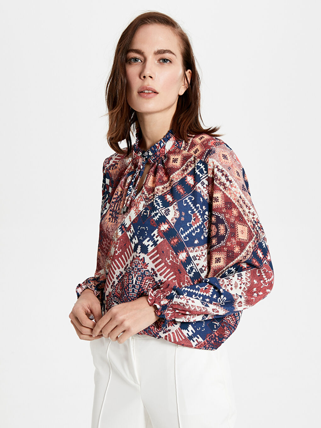 Kahverengi Desenli Fırfır Detaylı Uzun Kollu Kadın Bluz-1