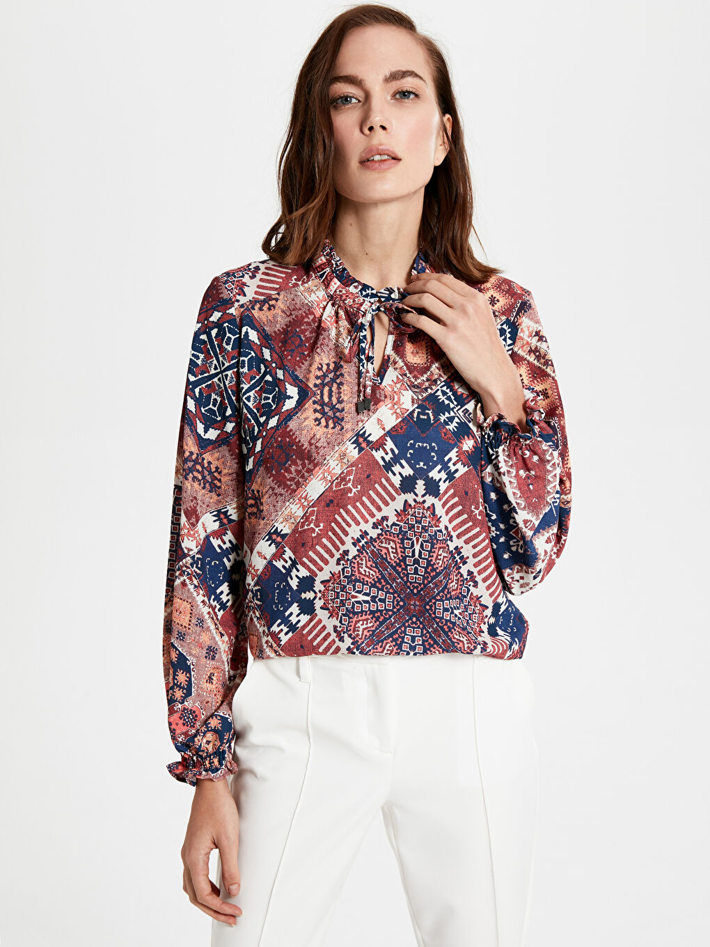 Kahverengi Desenli Fırfır Detaylı Uzun Kollu Kadın Bluz-2