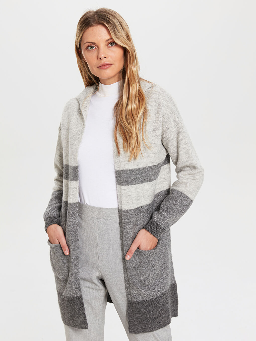 Gri Kapüşonlu Uzun Kollu Kadın Hırka