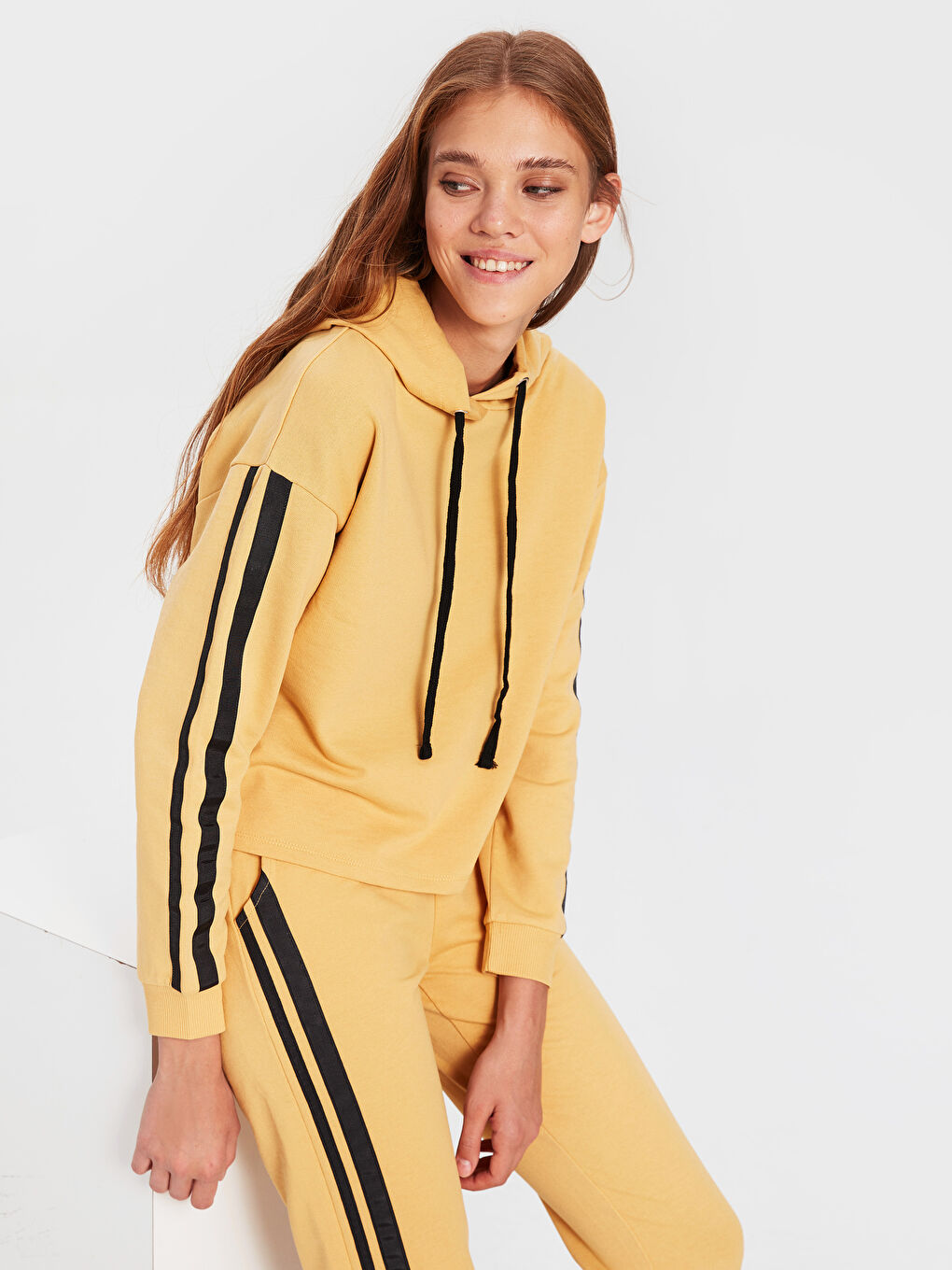 Sarı Kapüşonlu Kadın Spor Hırka