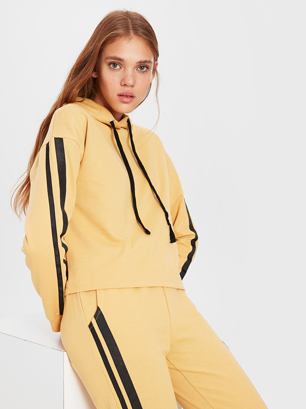 Sarı Kapüşonlu Kadın Spor Hırka-1