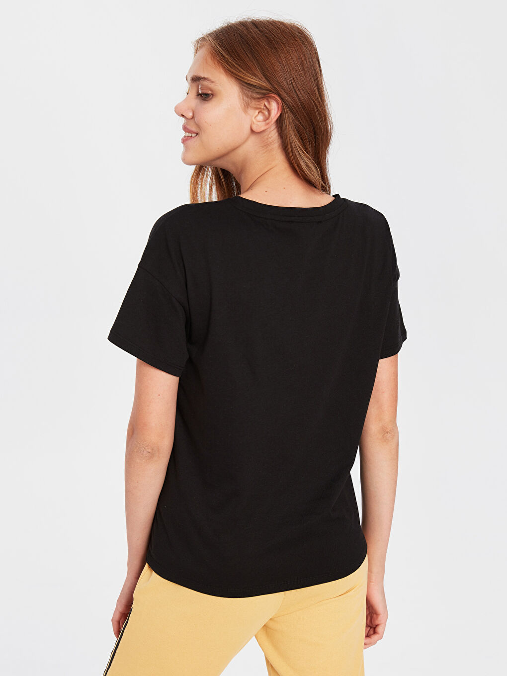 Siyah Bisiklet Yaka Düz Kısa Kollu Kadın Tişört-2