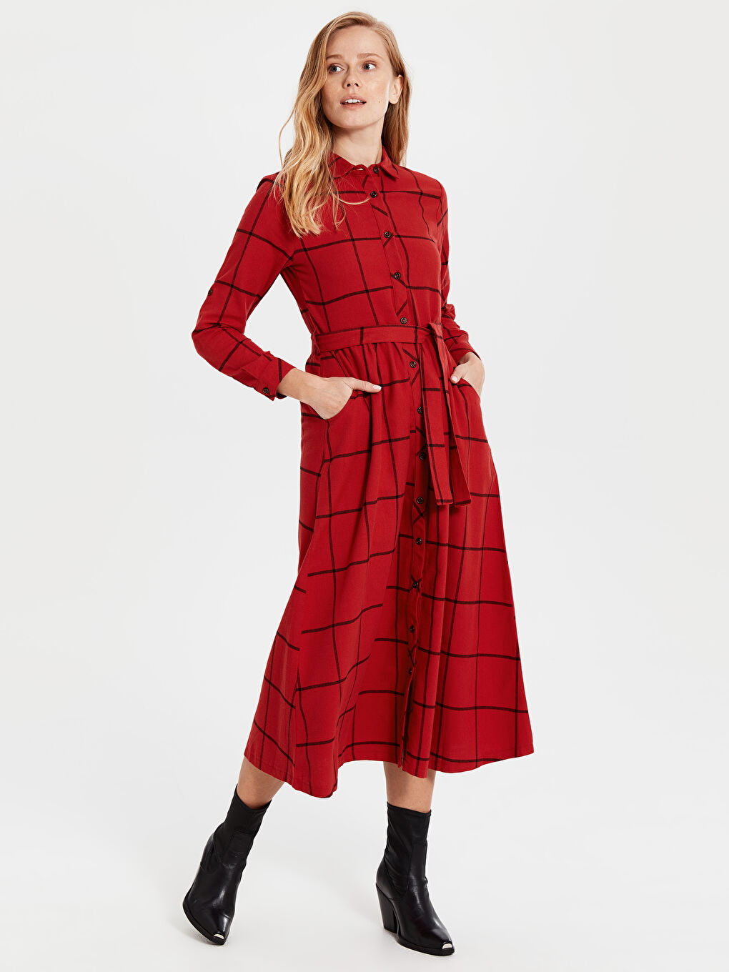 Kırmızı Ekoseli Elbise