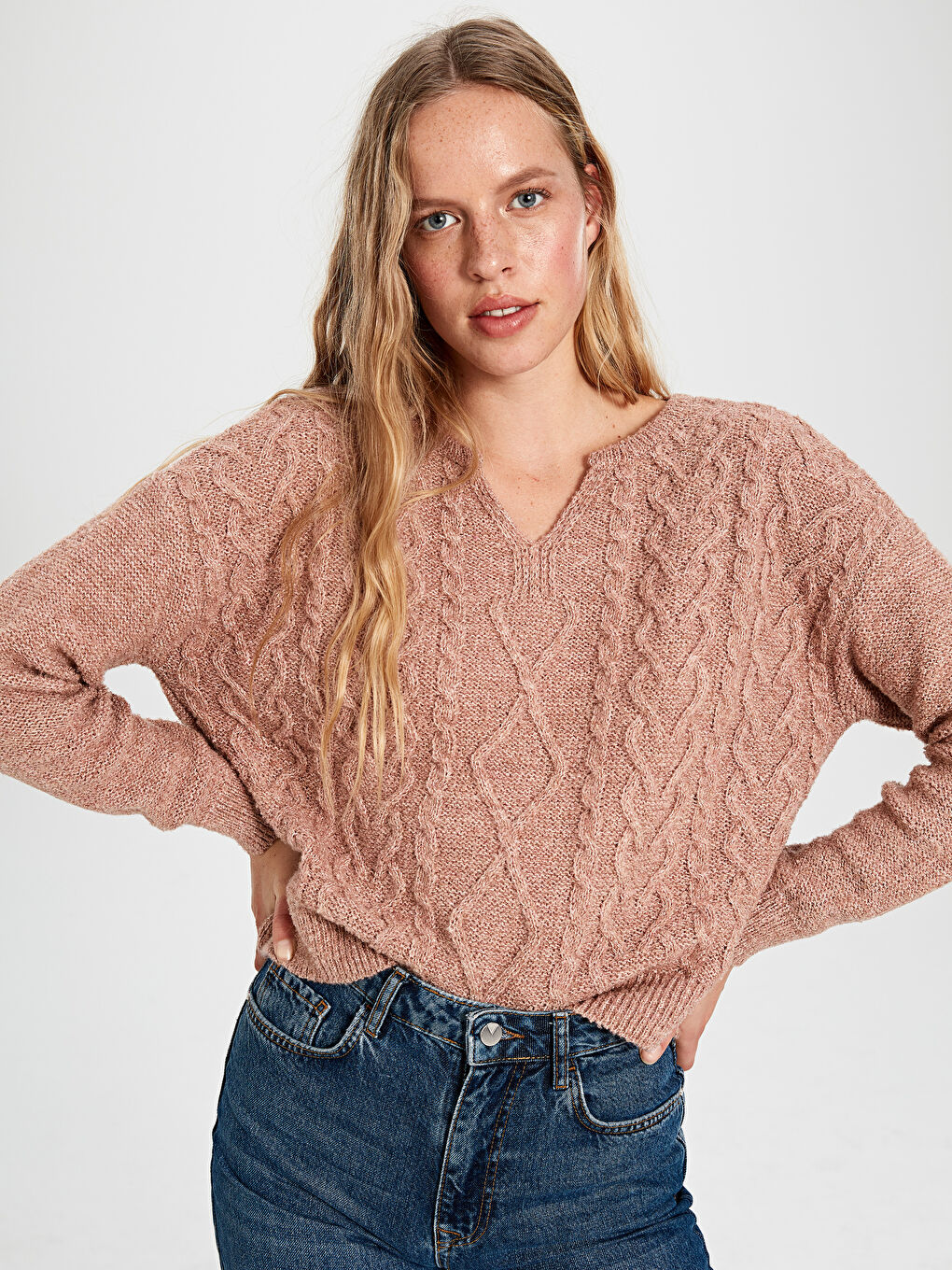 Pembe Kaçık Yaka Kendinden Desenli Uzun Kollu Kadın Kazak-1