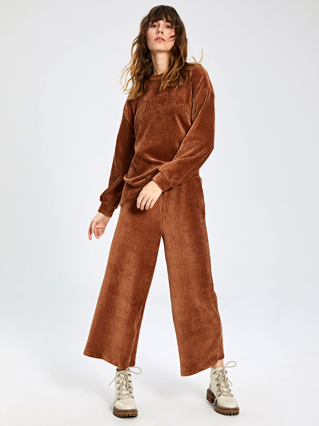 Kahverengi Rahat Kalıp Kadife Kadın Pantolon-2