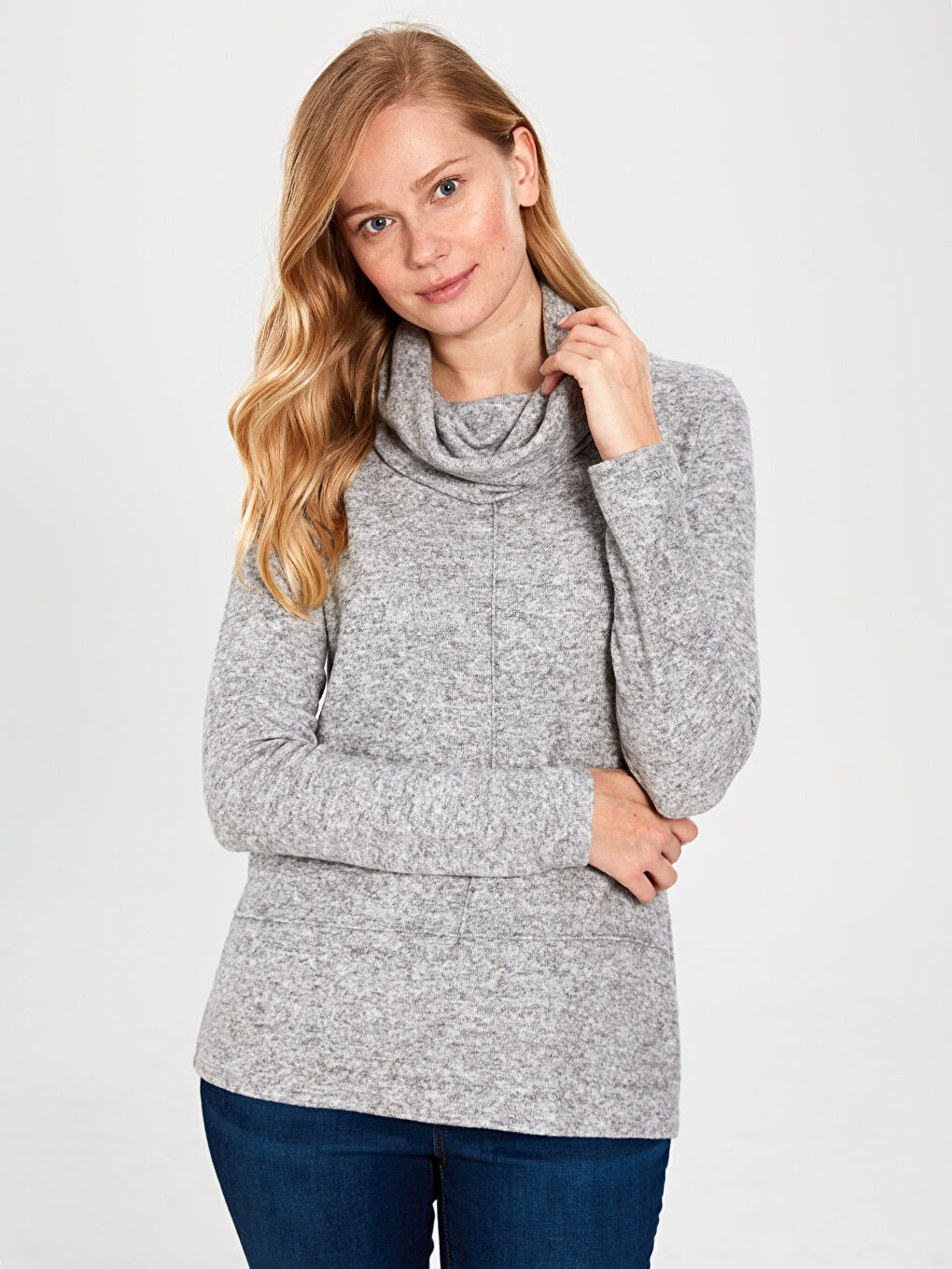 Gri Dökümlü Yaka Uzun Kollu Kadın Tişört