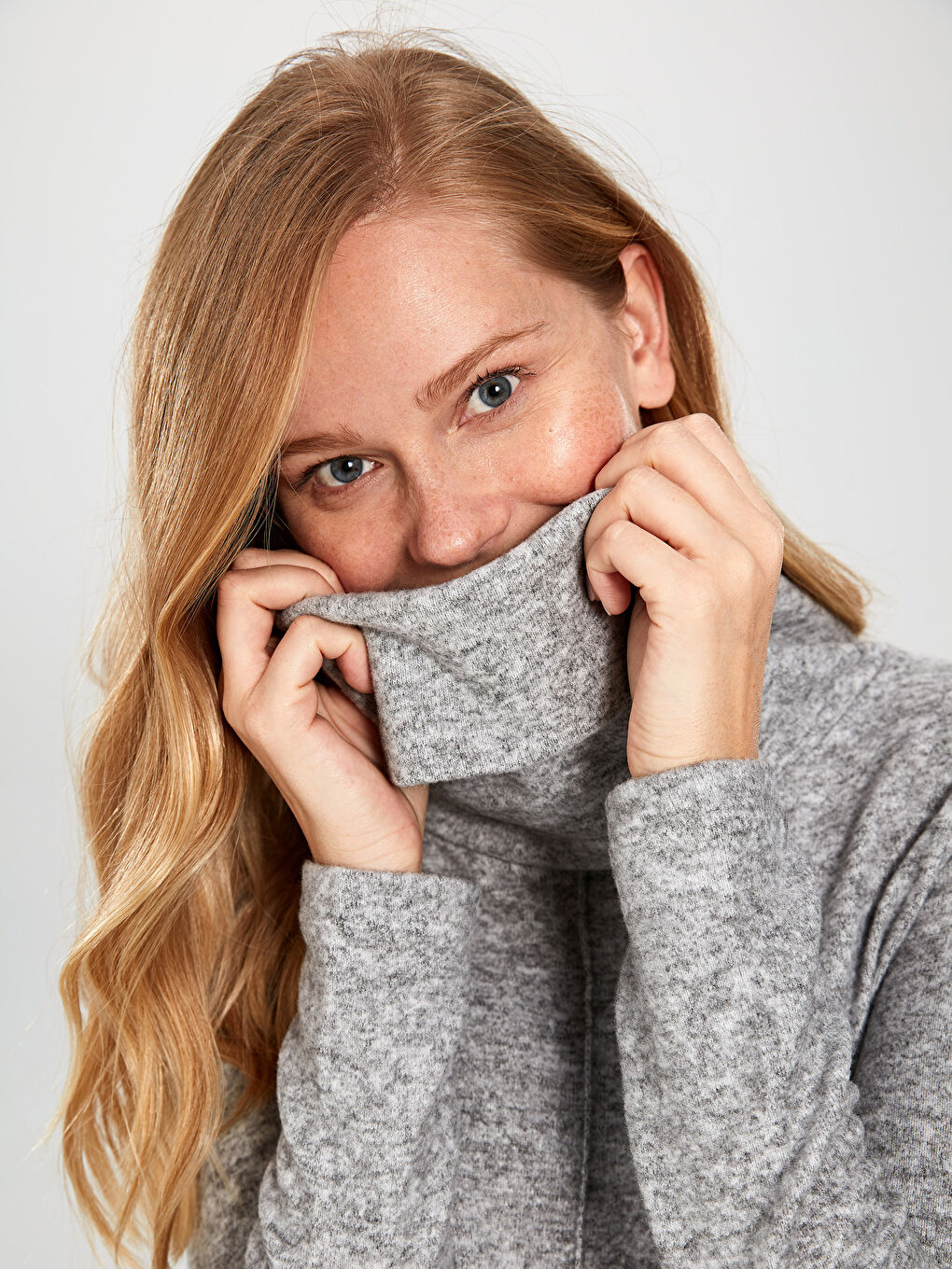 Gri Dökümlü Yaka Uzun Kollu Kadın Tişört-3