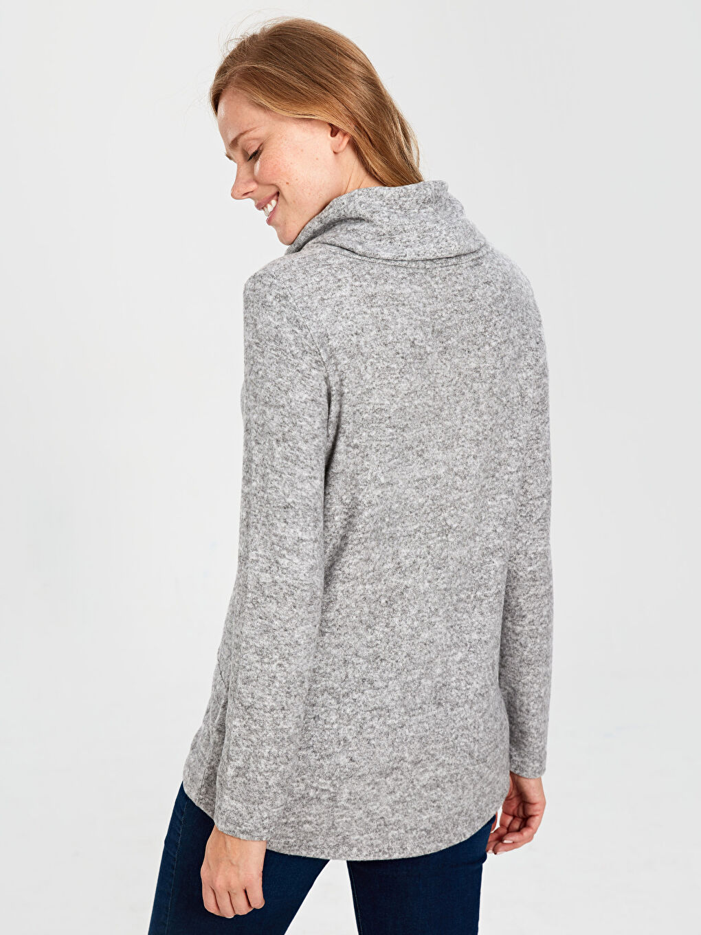 Gri Dökümlü Yaka Uzun Kollu Kadın Tişört-4