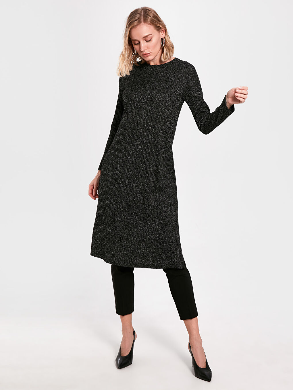 Siyah U Yaka Desenli Uzun Kollu Kadın Tunik-1