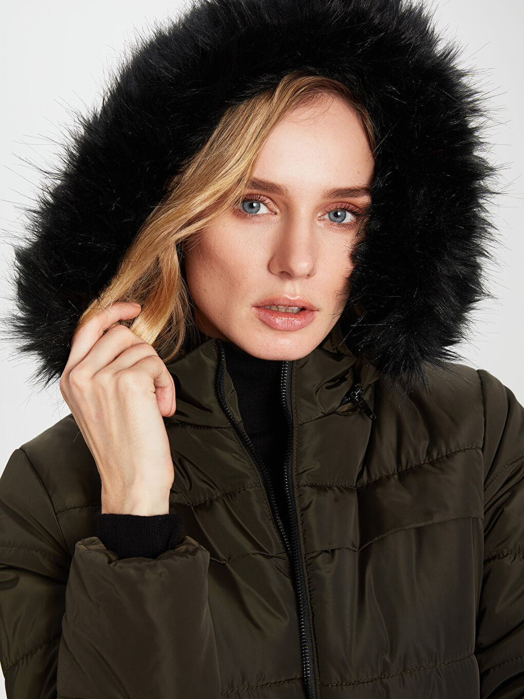 Doudoune pour Femmes avec Capuche et Manches Longues-3