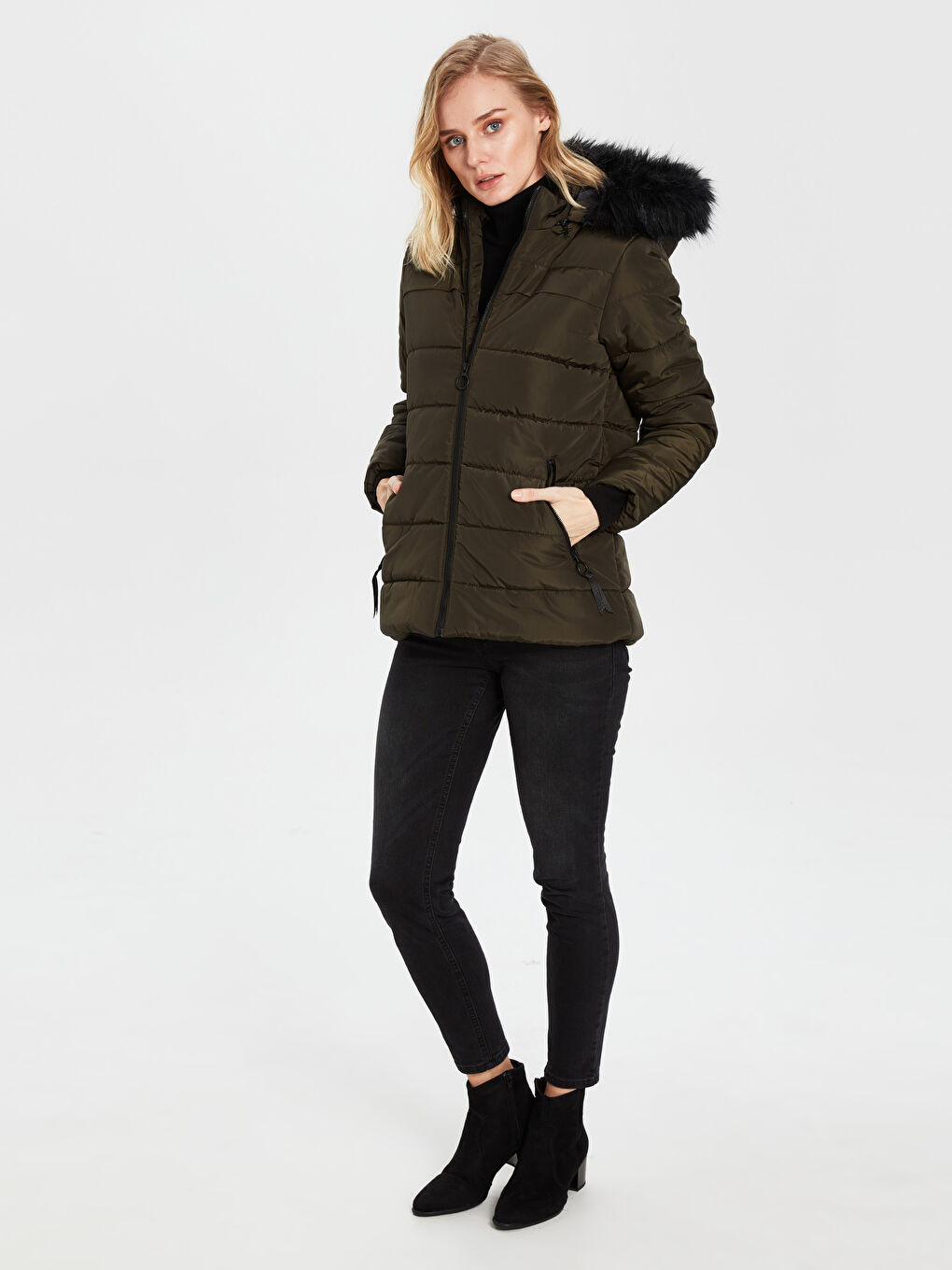 Doudoune pour Femmes avec Capuche et Manches Longues-4