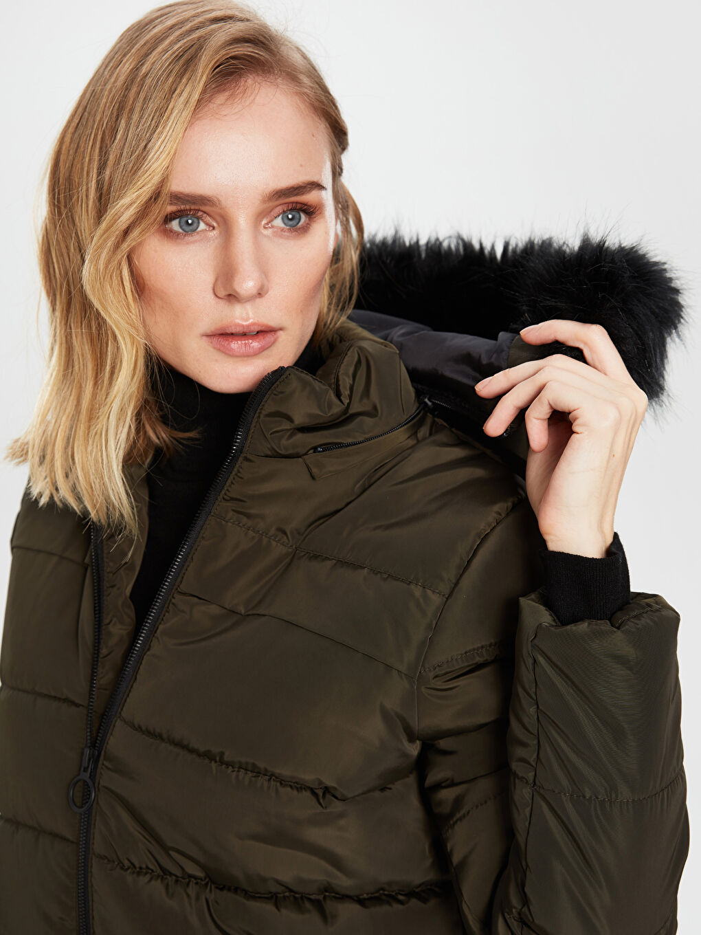 Doudoune pour Femmes avec Capuche et Manches Longues-6