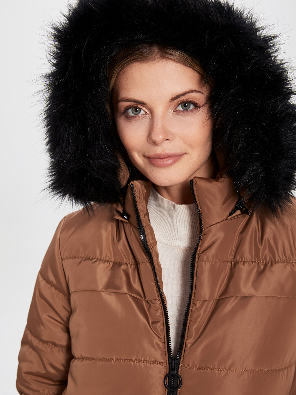 Kahverengi Kapüşonlu Uzun Kollu Kadın Şişme Mont-2