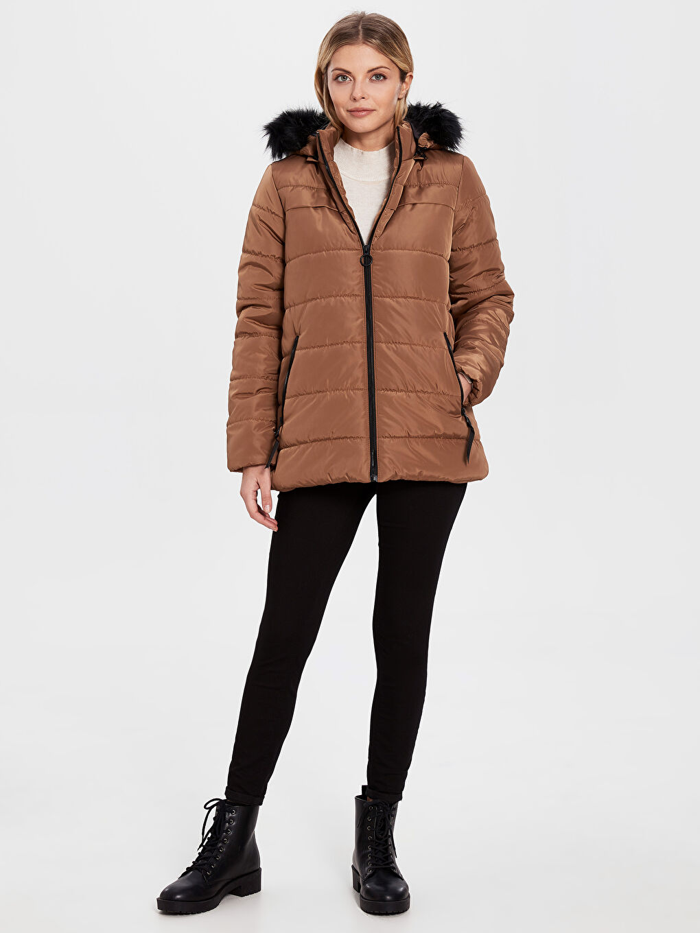 Kahverengi Kapüşonlu Uzun Kollu Kadın Şişme Mont-3