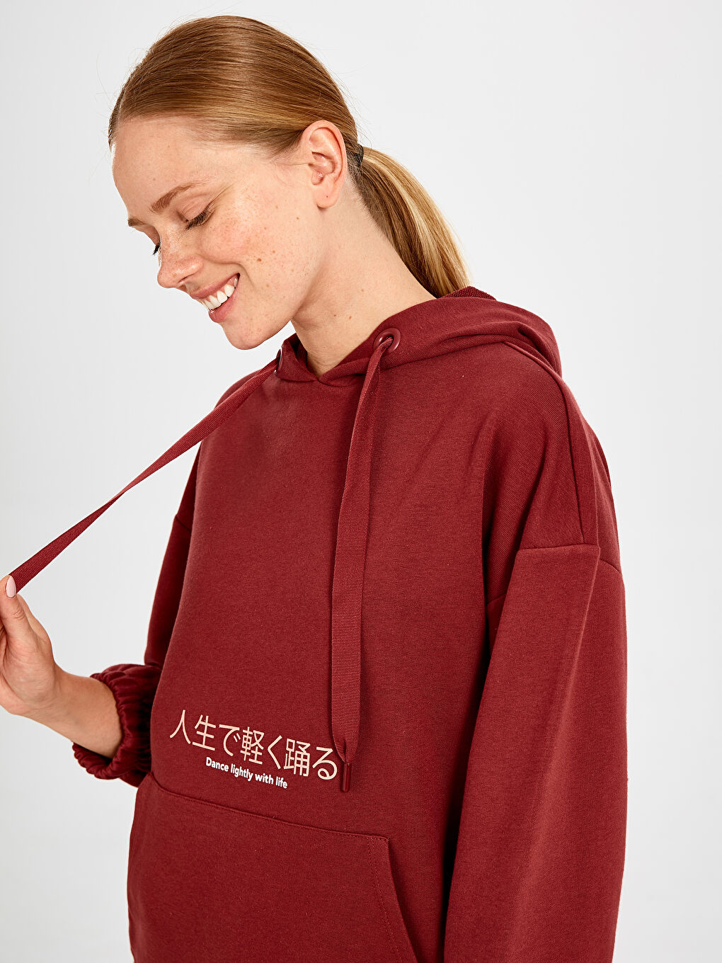 Bordo Kapüşonlu Baskılı Uzun Kollu Kadın Tunik-1