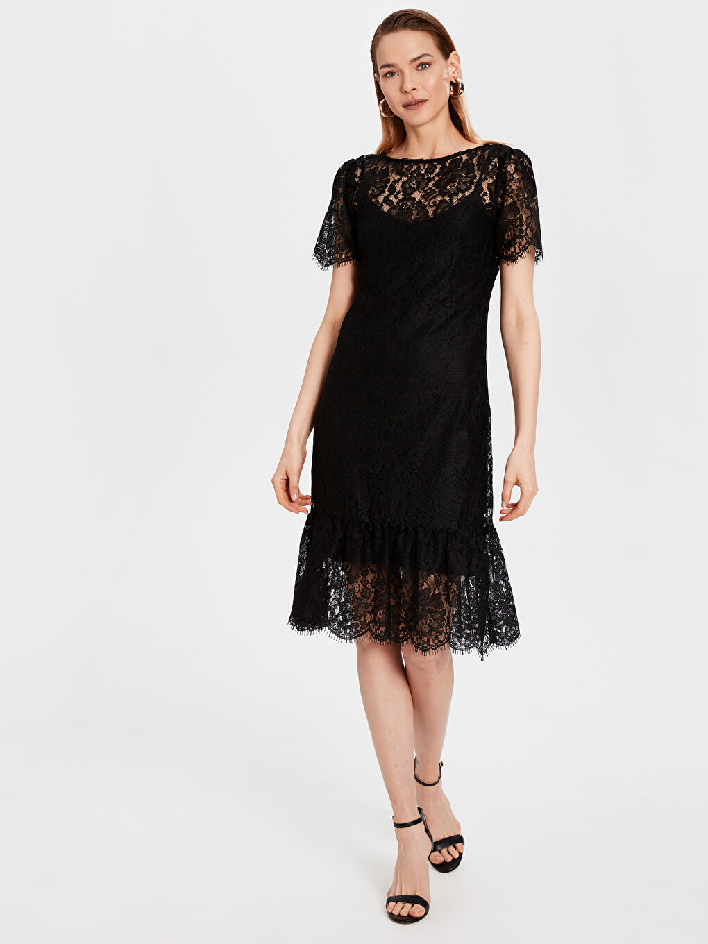 Siyah V Yaka Standart Fit Kısa Kollu Dantel Kadın Elbise