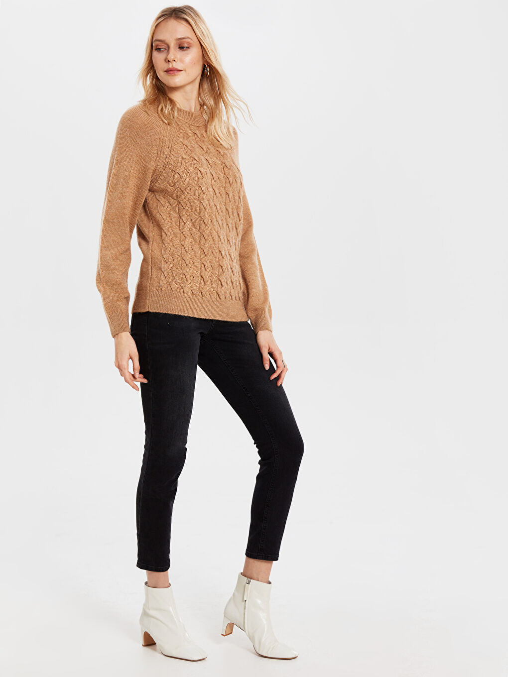 Kahverengi Yarım Balıkçı Yaka Kendinden Desenli Uzun Kollu Kadın Kazak-3