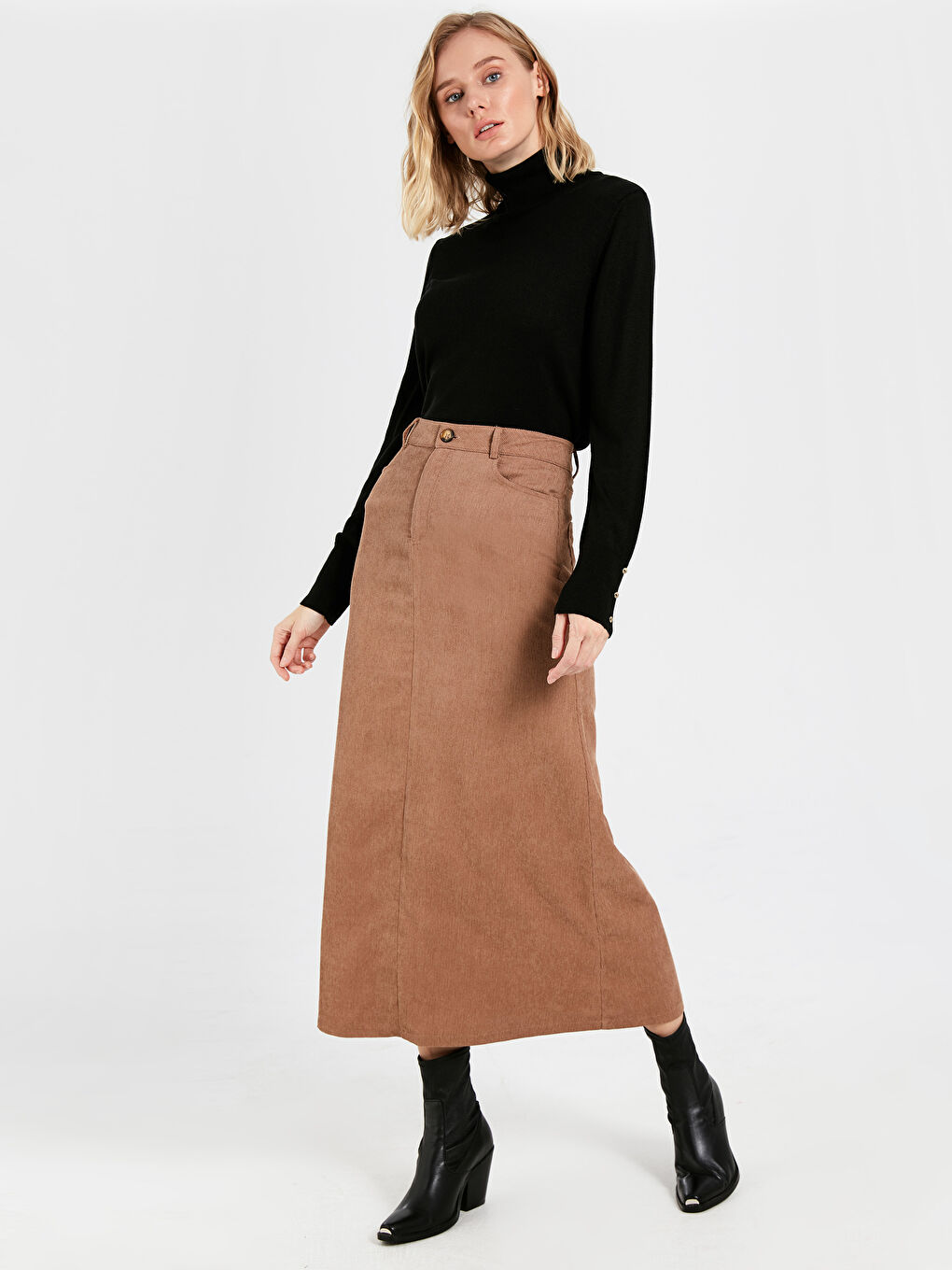 تنورة نسائية مخمل بقصة عادية