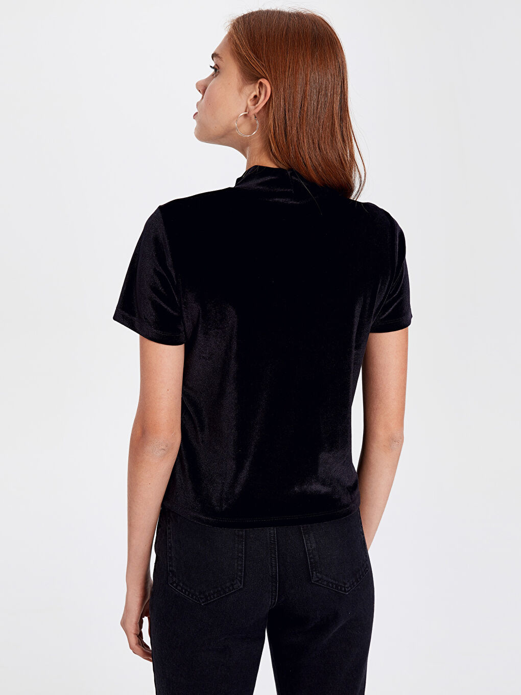 Siyah Dik Yaka Düz Kısa Kollu Kadın Tişört-3