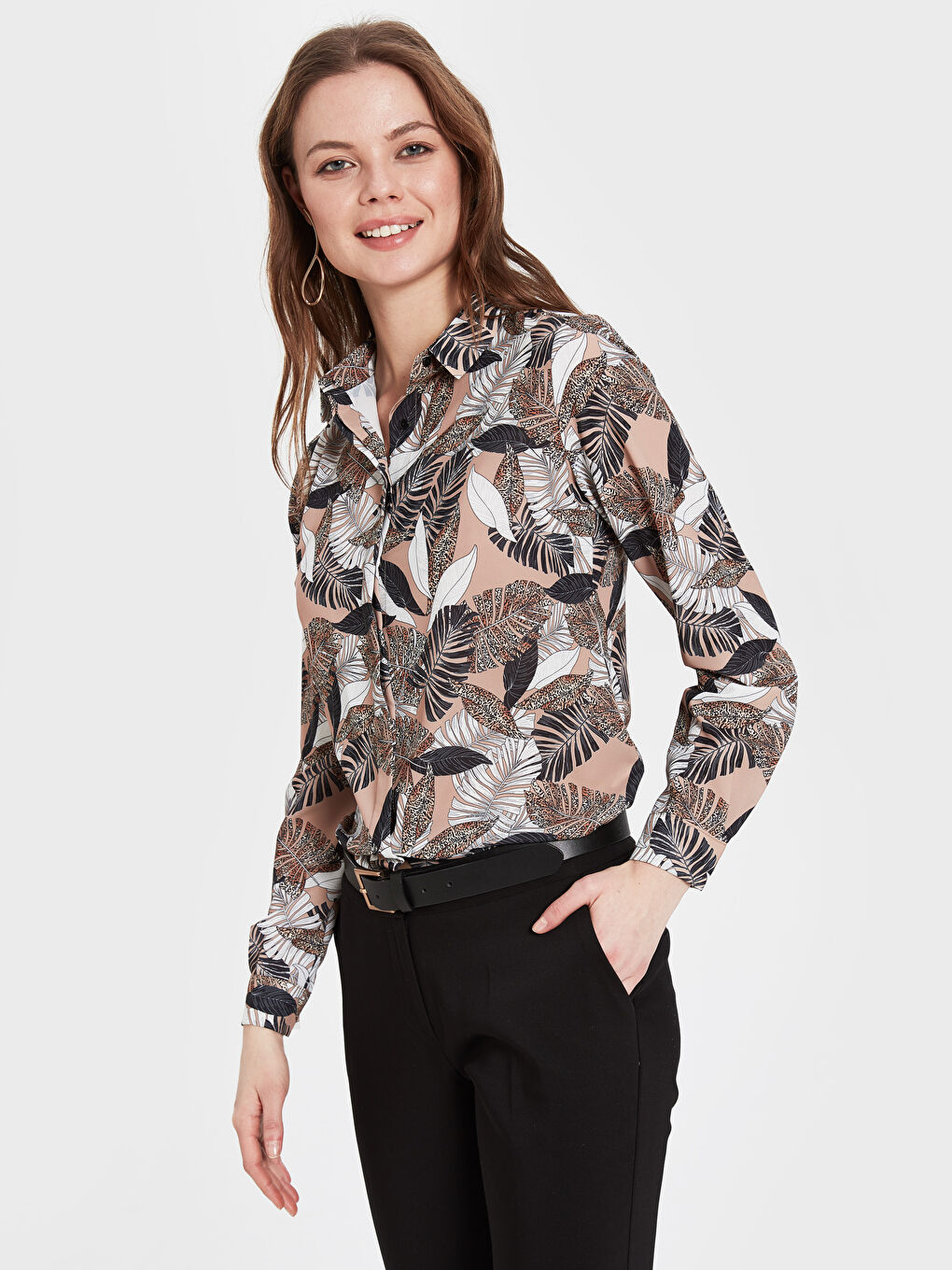 Bej Önden Düğme Kapamalı Desenli Uzun Kollu Kadın Gömlek-2