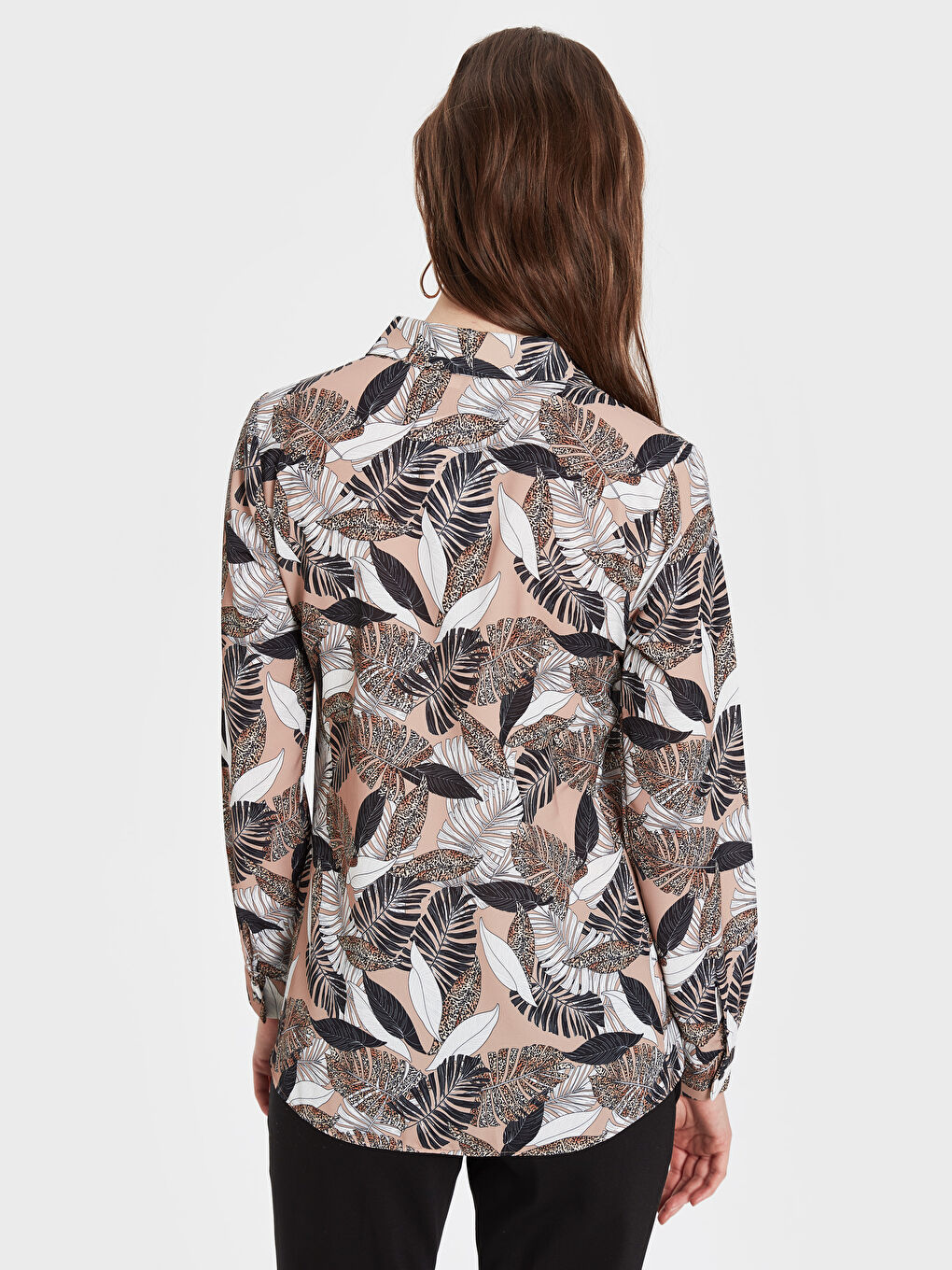 Bej Önden Düğme Kapamalı Desenli Uzun Kollu Kadın Gömlek-3