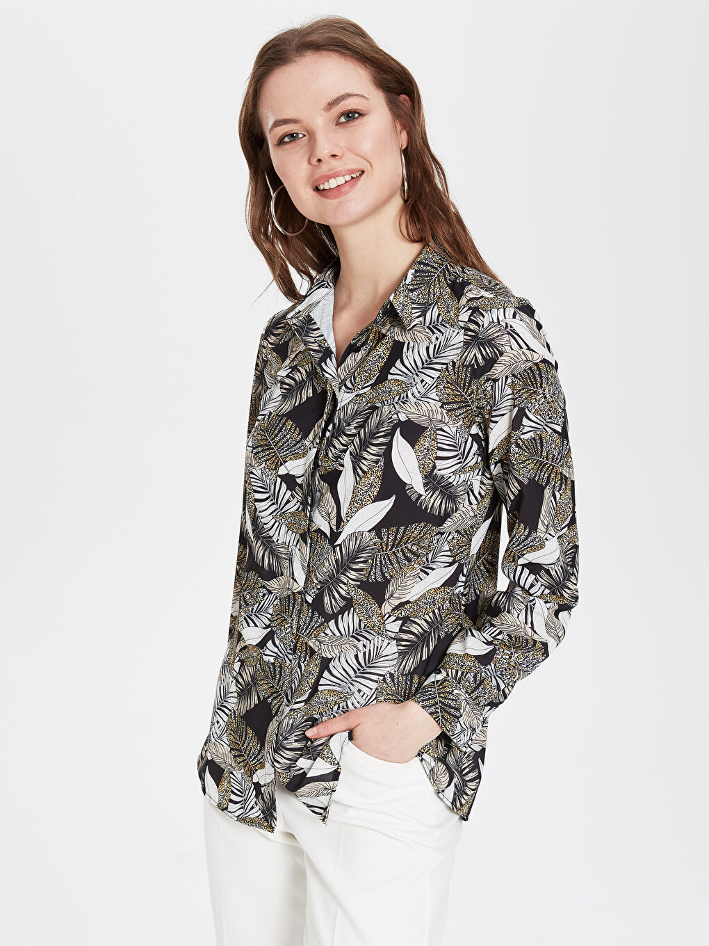 Siyah Önden Düğme Kapamalı Desenli Uzun Kollu Kadın Gömlek-1