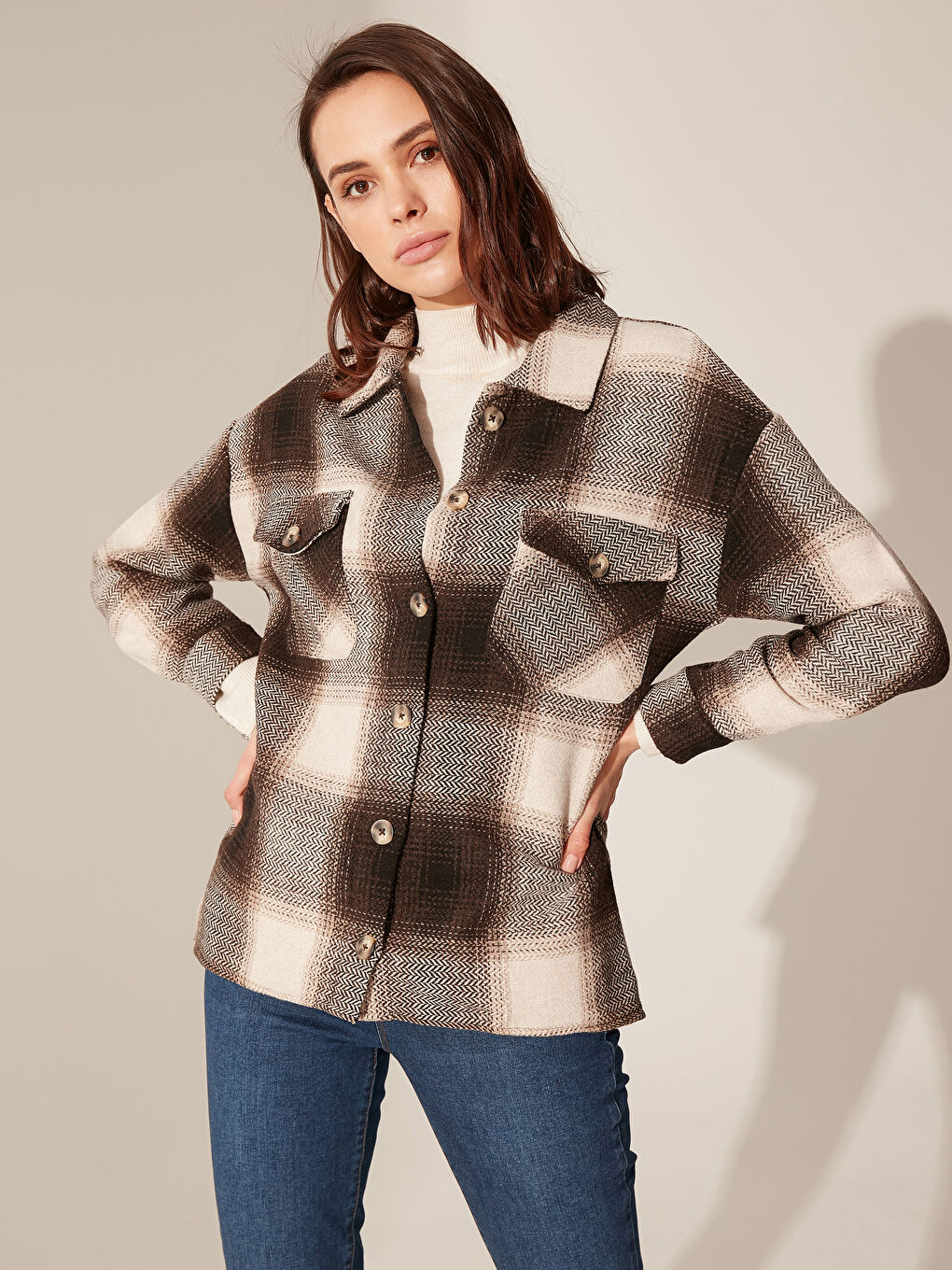 Bej Standart Fit Uzun Kollu Kadın Ekose Oduncu Gömlek-1