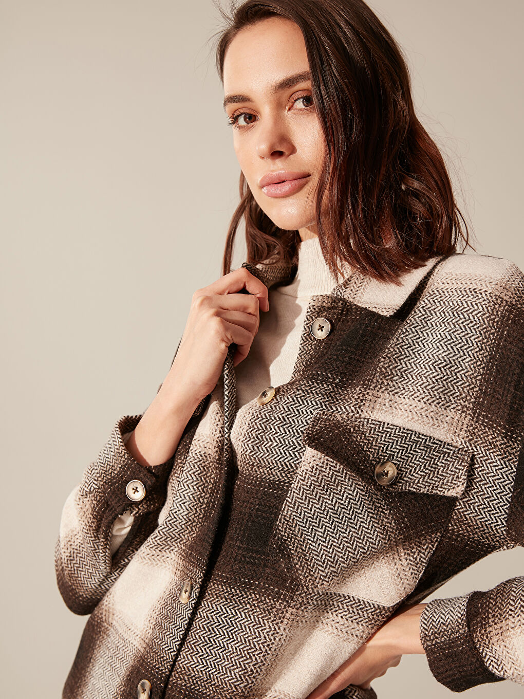 Bej Standart Fit Uzun Kollu Kadın Ekose Oduncu Gömlek-2