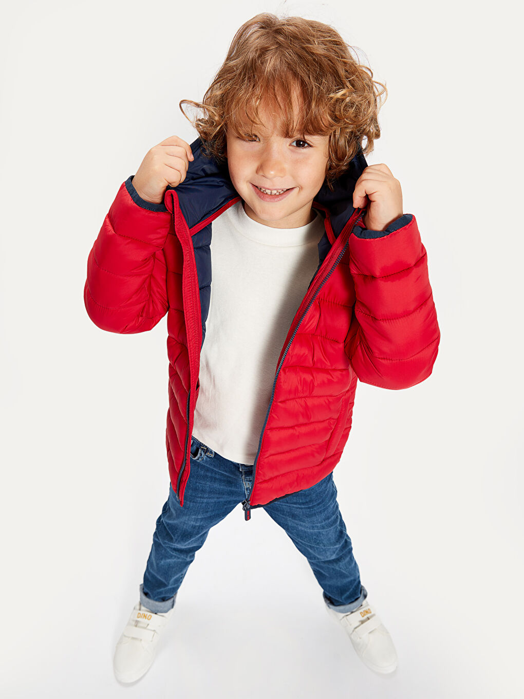 Kırmızı Kapüşonlu Uzun Kollu Erkek Çocuk Şişme Mont-1