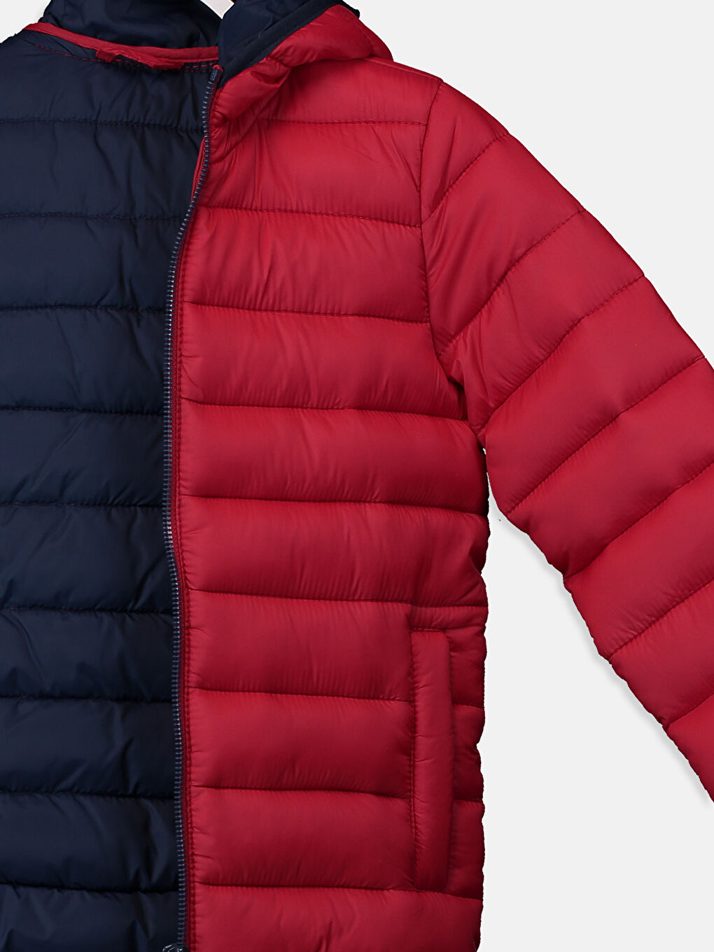 Kırmızı Kapüşonlu Uzun Kollu Erkek Çocuk Şişme Mont-4