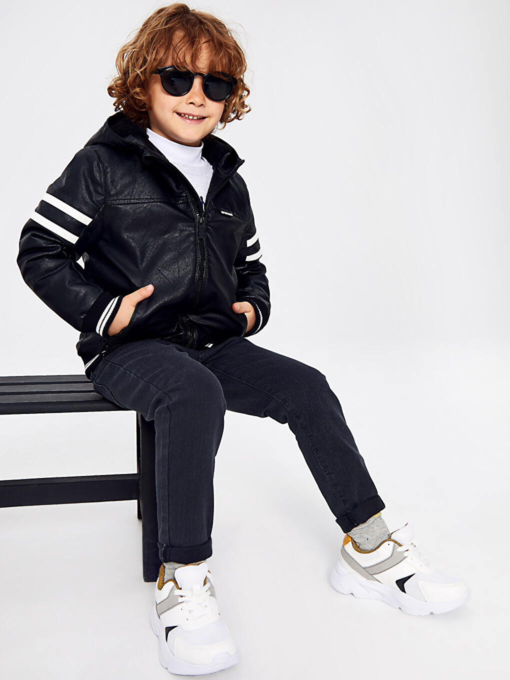 Veste Garçon à Capuche en Simili Cuir