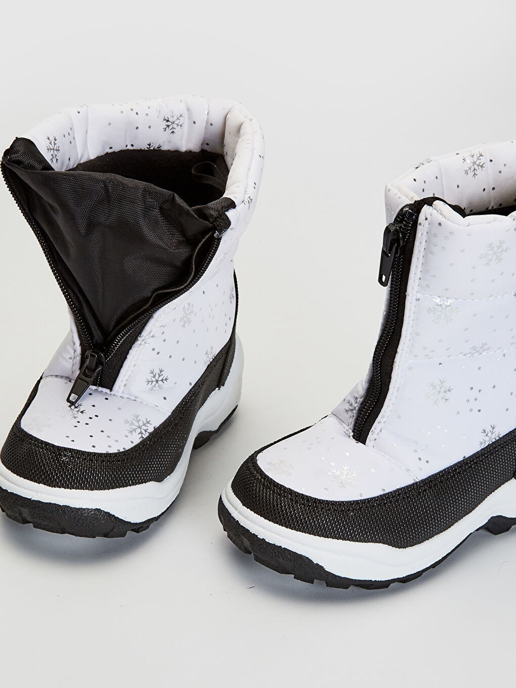 Beyaz Kız Çocuk Kalın Tabanlı Bot-4