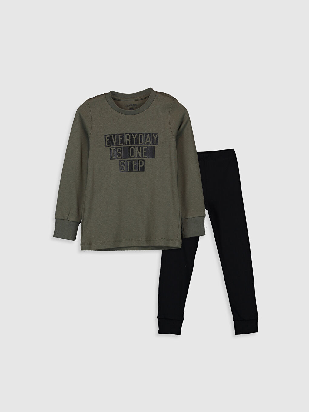 طقم بيجاما كاكي ولد