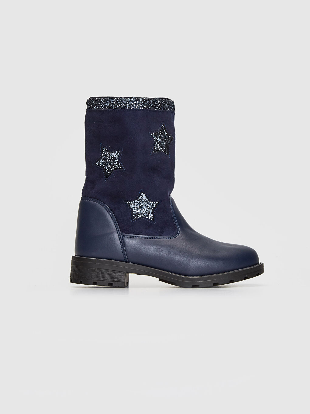 Сырмалы қыздар жаңбыр етігі