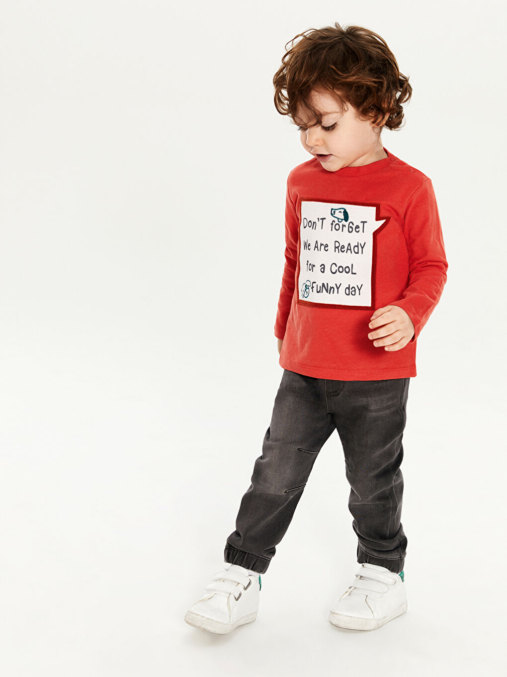 ჩვილი ბიჭი რუხი ჯინსი