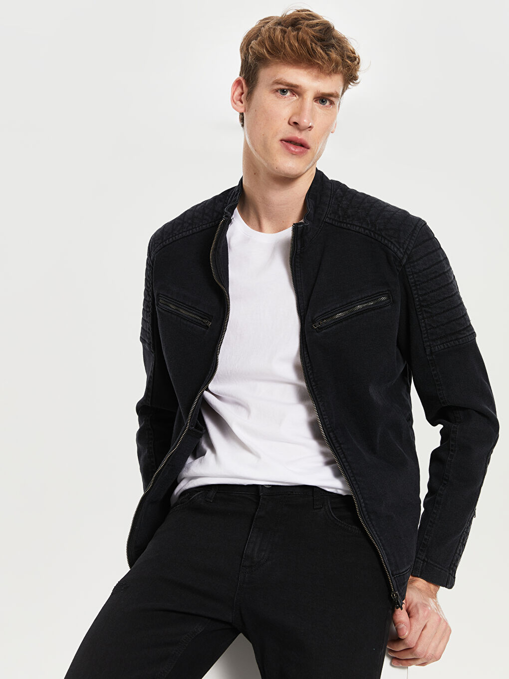 Мужская джинсовая куртка стандартного кроя