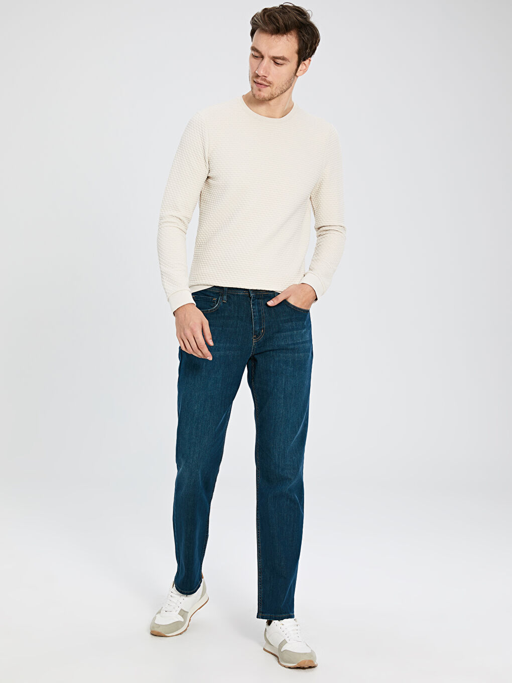890 Relaxed Fit Men's Jeans-2