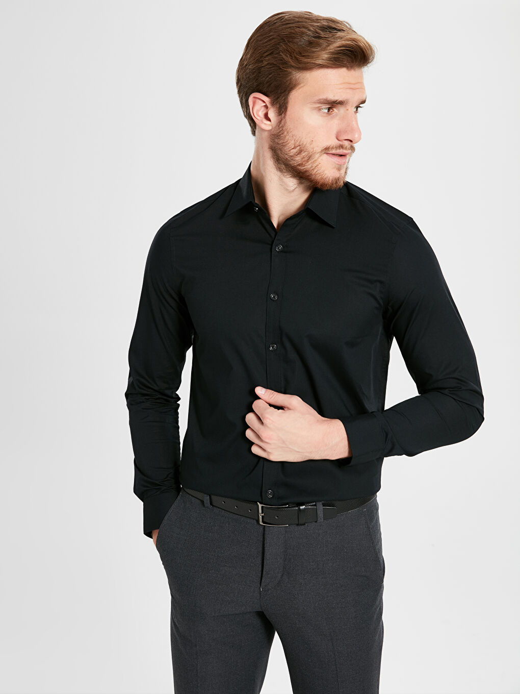 Ерлерге арналған тар пішім ұзын жең поплин жейде