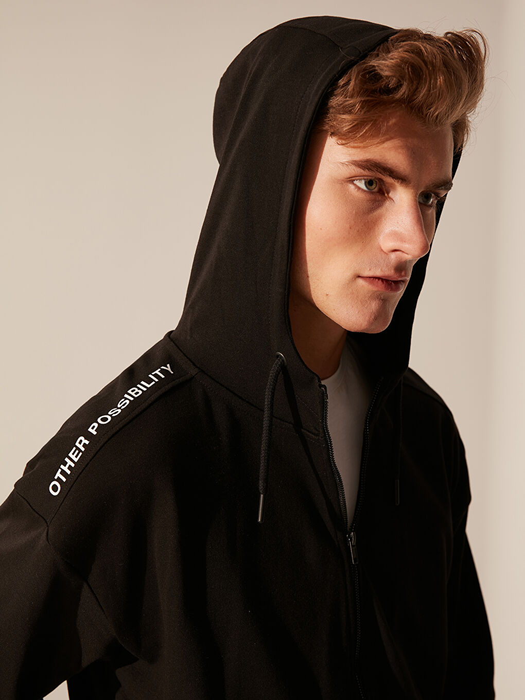 Siyah Kapüşonlu Uzun Kollu Erkek Fermuarlı Sweatshirt-2