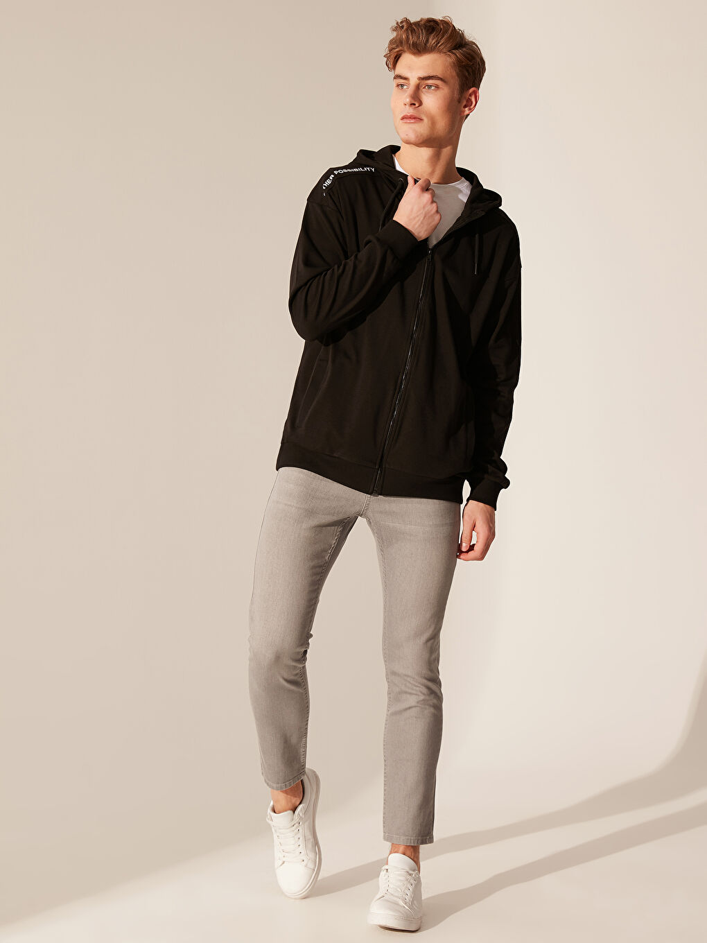 Siyah Kapüşonlu Uzun Kollu Erkek Fermuarlı Sweatshirt-4