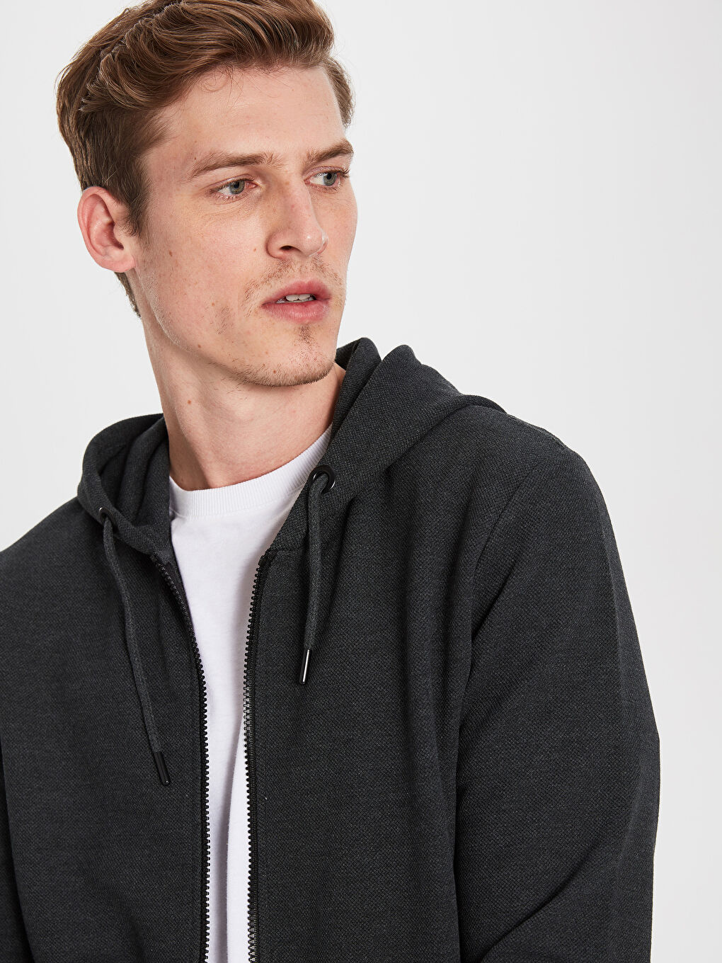 سويت شيرت مزود بغطاء رأس بسحاب للرجال-2