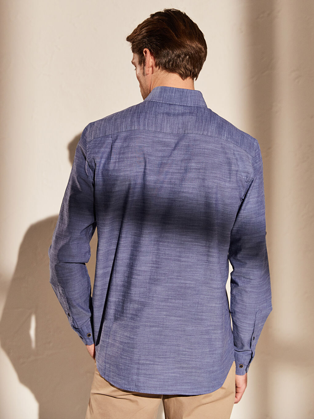 Рубашка мужская из поплина стандартного кроя с длинным рукавом-3