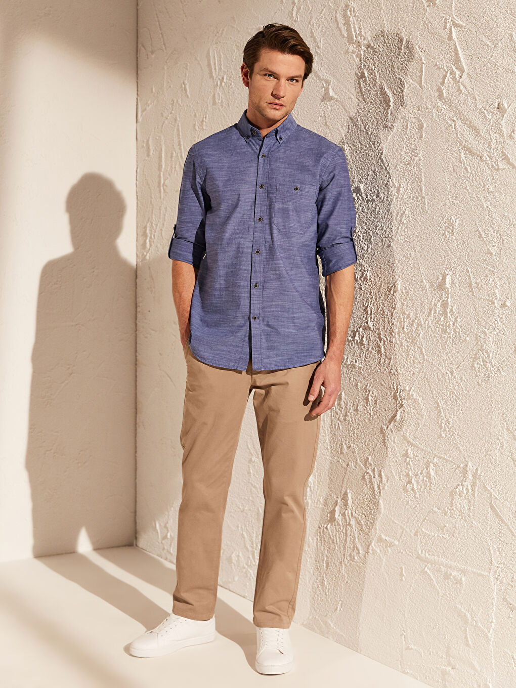 Рубашка мужская из поплина стандартного кроя с длинным рукавом-4