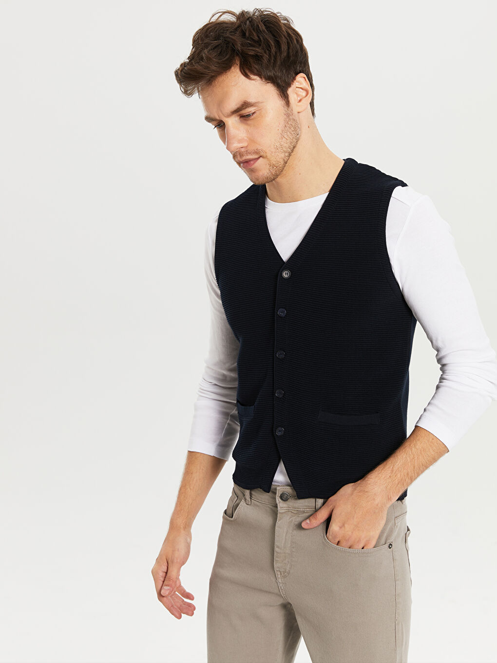 LCWAIKIKI Classic V Neck Slim Men's Knitwear Vest -0S1433Z8-NOO