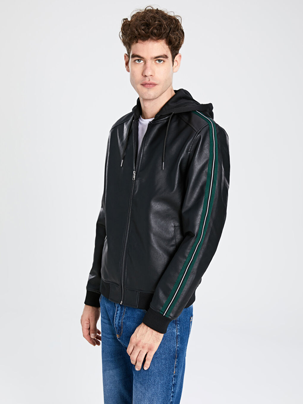 Siyah Standart Kalıp Kapüşonlu Erkek Deri Görünümlü Mont-1