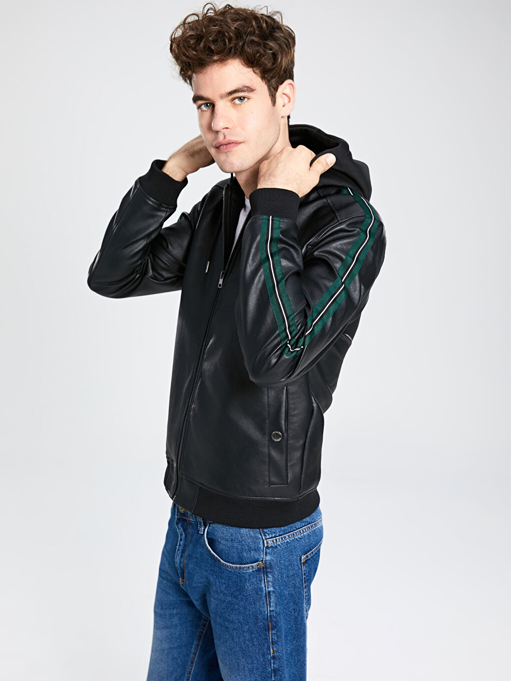 Siyah Standart Kalıp Kapüşonlu Erkek Deri Görünümlü Mont-2