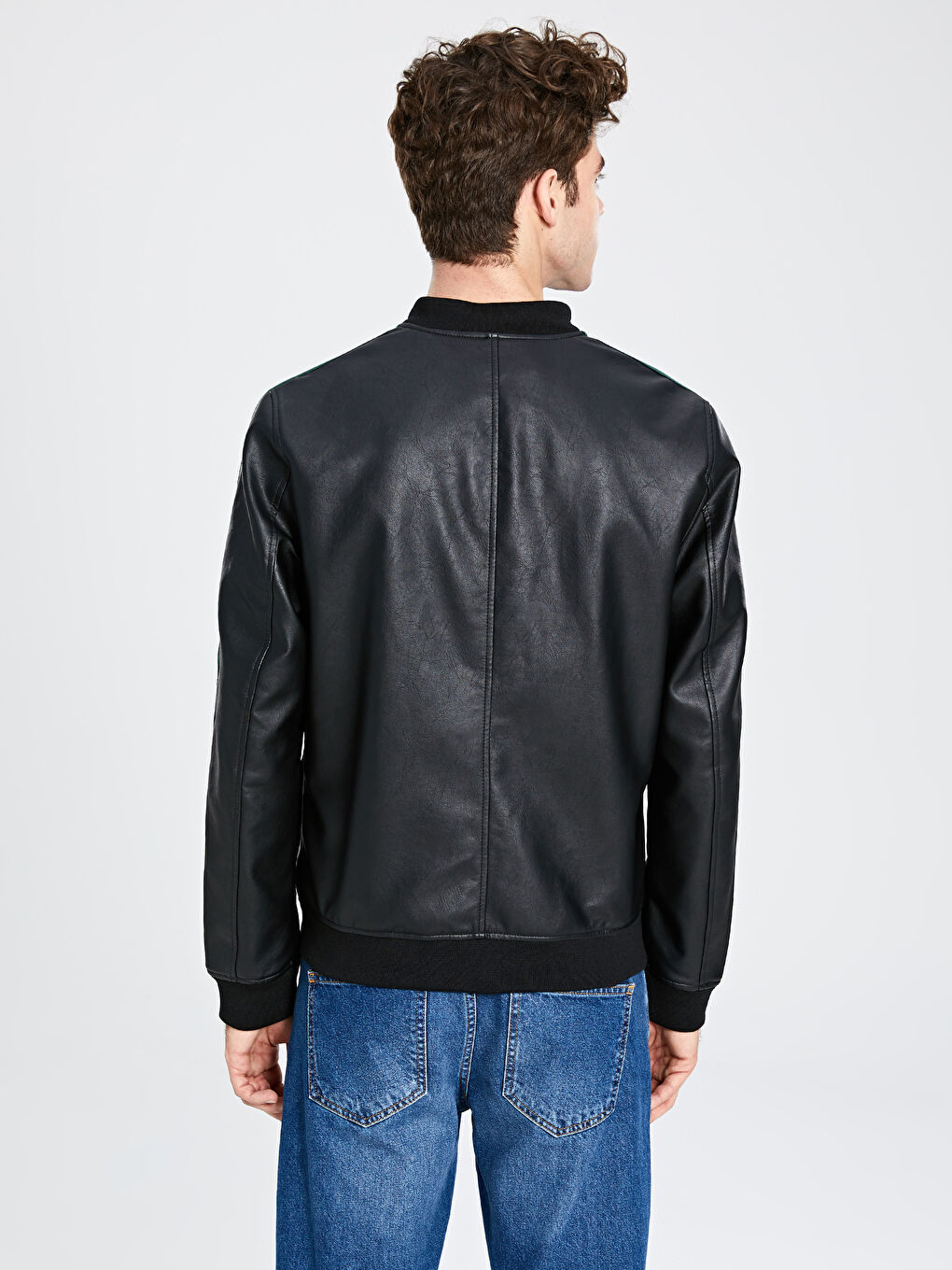 Siyah Standart Kalıp Kapüşonlu Erkek Deri Görünümlü Mont-3