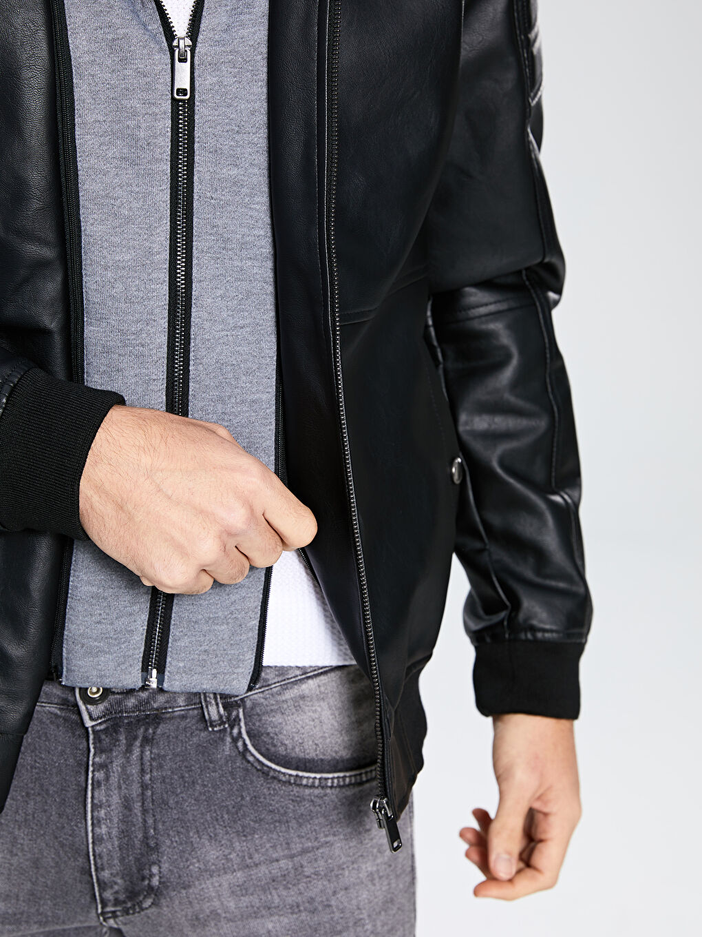 Siyah Standart Kalıp Erkek Deri Görünümlü Mont-4