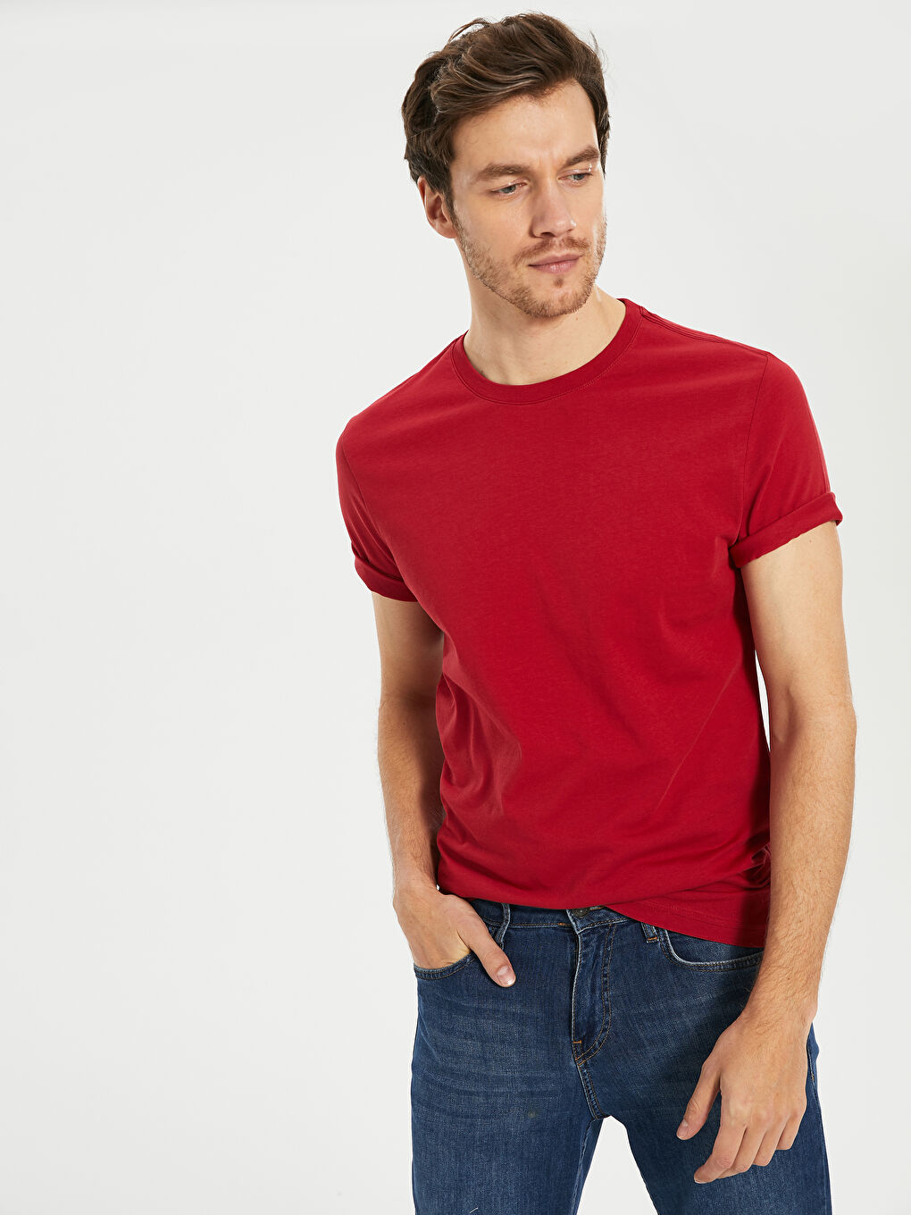 Базовая футболка из чесаного хлопка с круглым вырезом